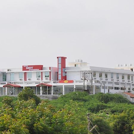 Hotel Shiv International Bhachau Ngoại thất bức ảnh
