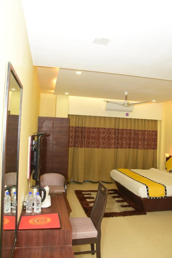 Hotel Shiv International Bhachau Ngoại thất bức ảnh