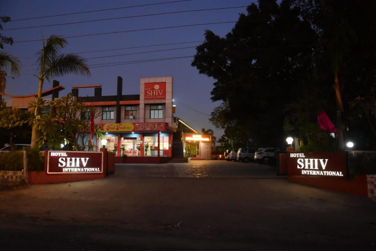 Hotel Shiv International Bhachau Ngoại thất bức ảnh