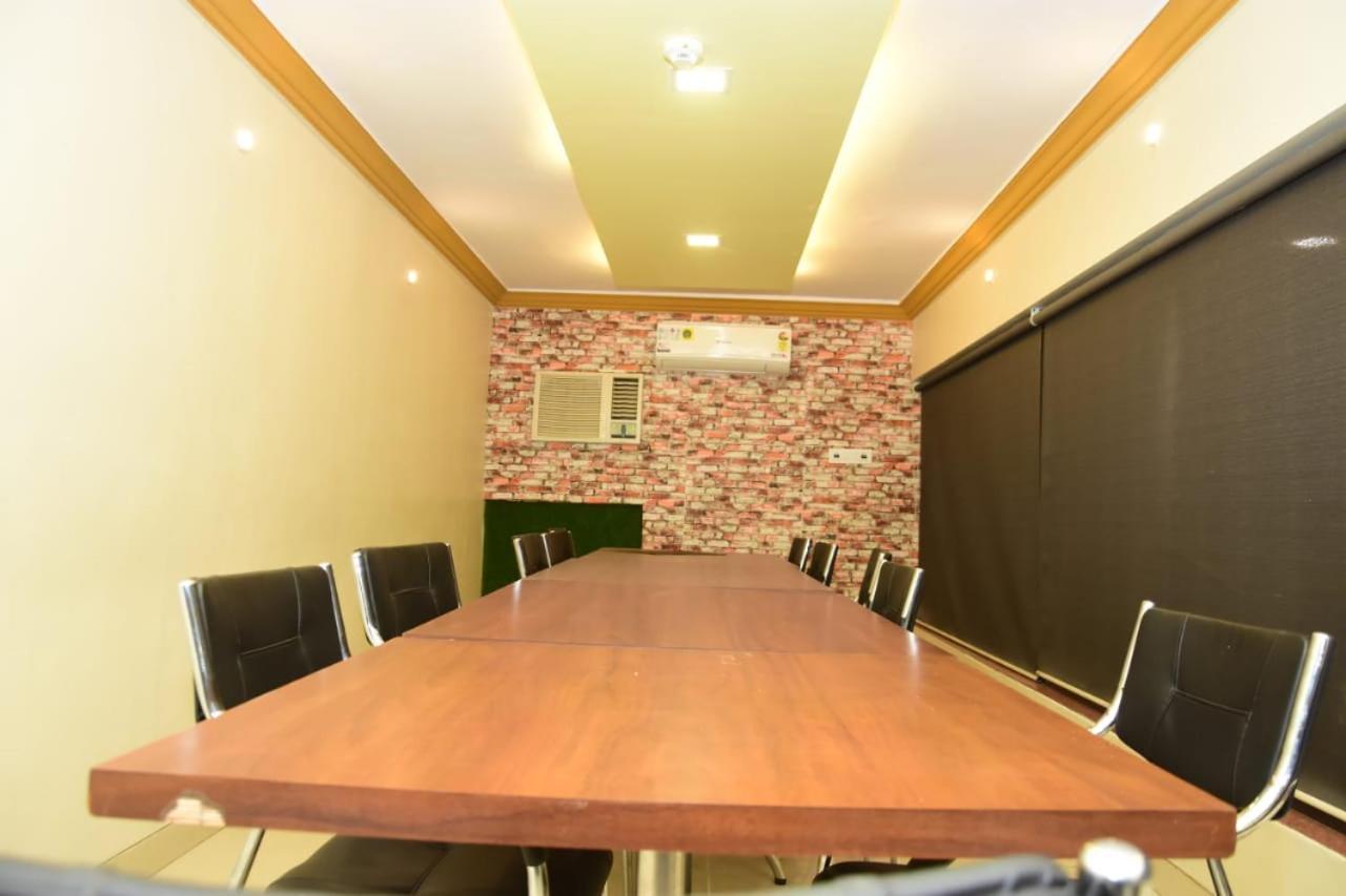 Hotel Shiv International Bhachau Ngoại thất bức ảnh
