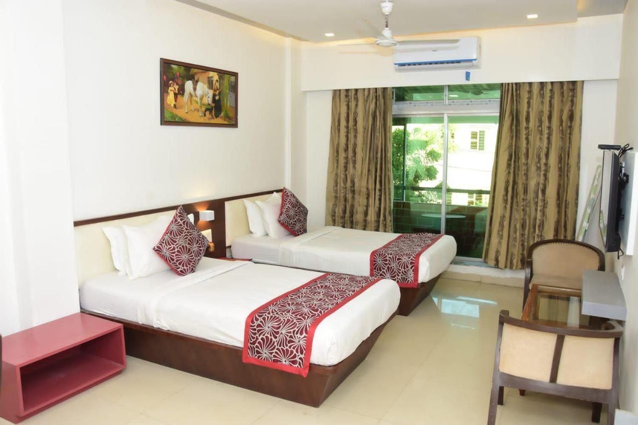 Hotel Shiv International Bhachau Ngoại thất bức ảnh