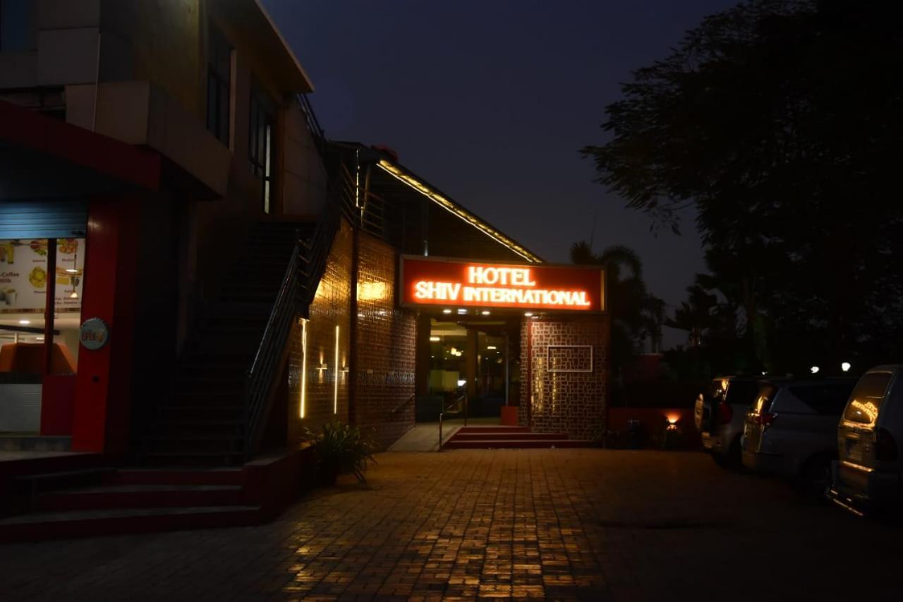 Hotel Shiv International Bhachau Ngoại thất bức ảnh