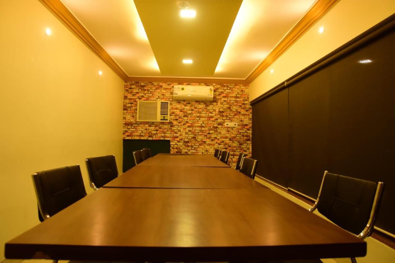 Hotel Shiv International Bhachau Ngoại thất bức ảnh