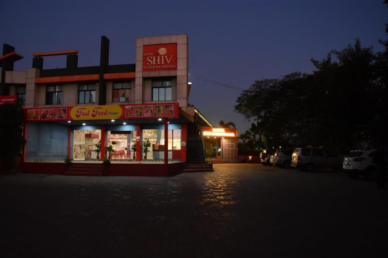 Hotel Shiv International Bhachau Ngoại thất bức ảnh
