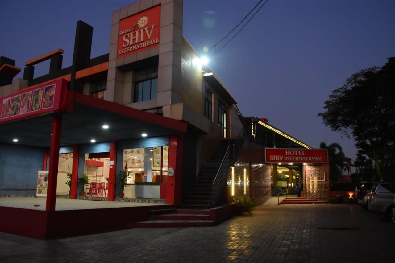 Hotel Shiv International Bhachau Ngoại thất bức ảnh