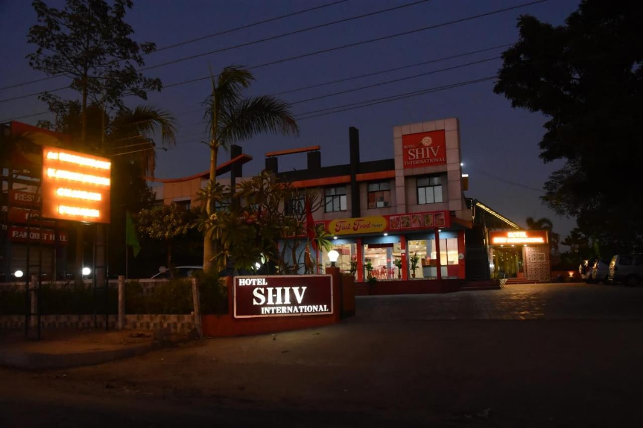 Hotel Shiv International Bhachau Ngoại thất bức ảnh