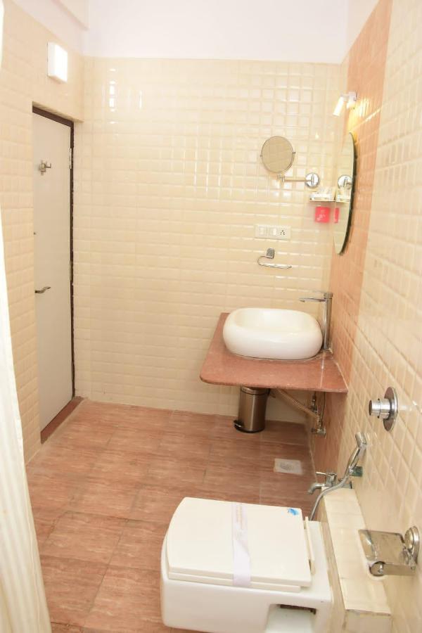 Hotel Shiv International Bhachau Ngoại thất bức ảnh